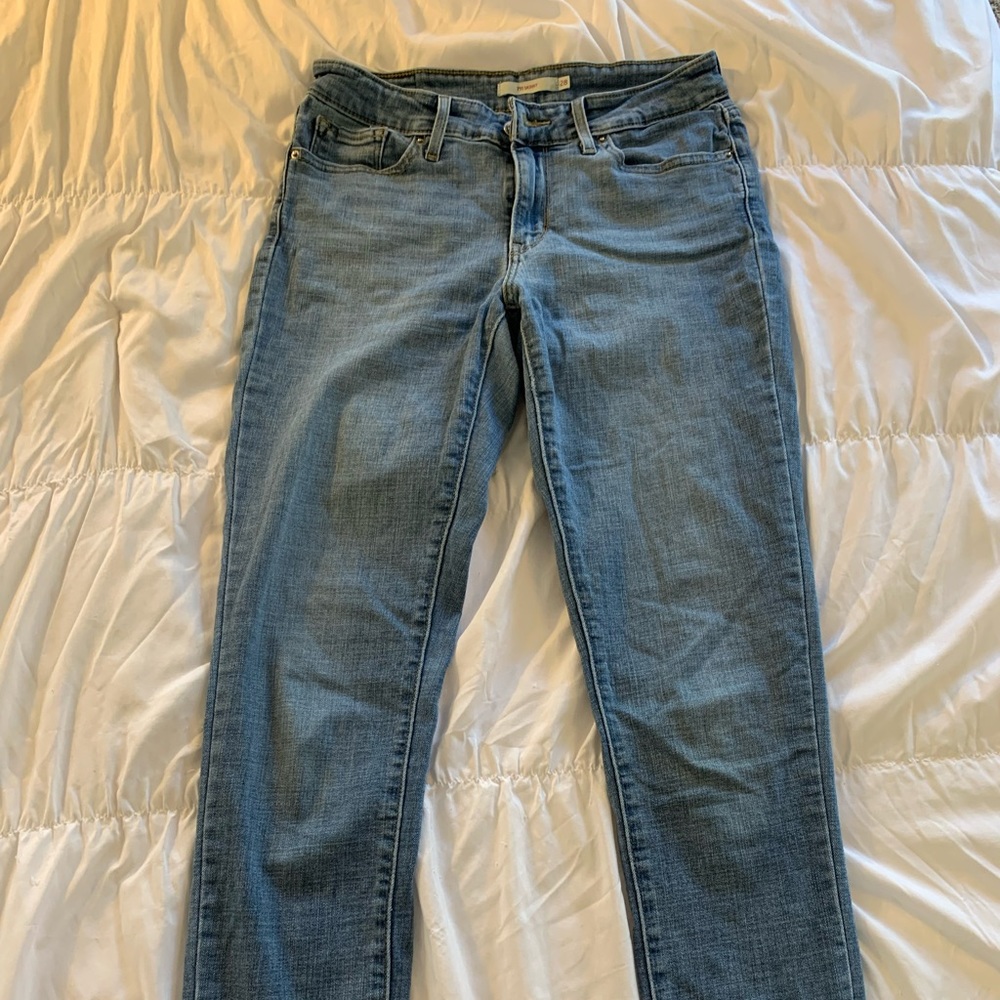 Levi jeans 711 skinny size 28. In great condition! Just too small for me now.
